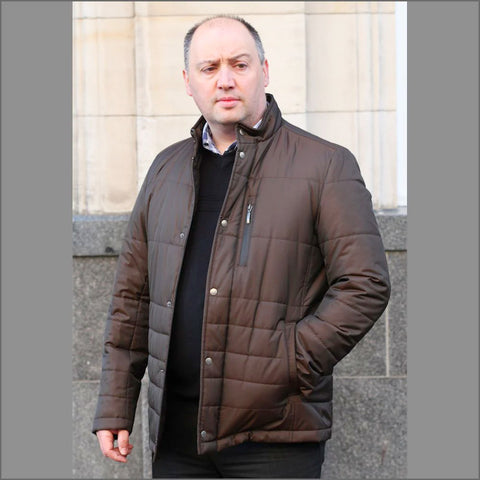 Douglas Blake Tan Casualª