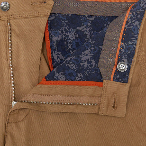 Douglas Preston Tan Chinosª