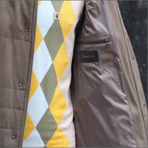 Douglas Lockhart Taupe Casual<>